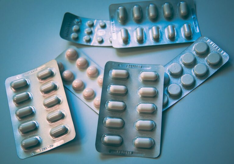 Naltrexone for Alcohol and Opioid Addiction: Uses, Benefits, and Side Effects